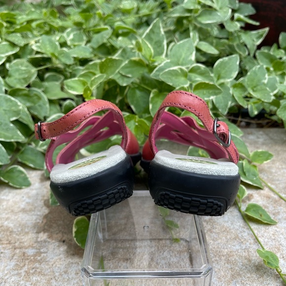 Earth Shoes Size 6. Salmon color. Bought and not worn. - Picture 5 of 5